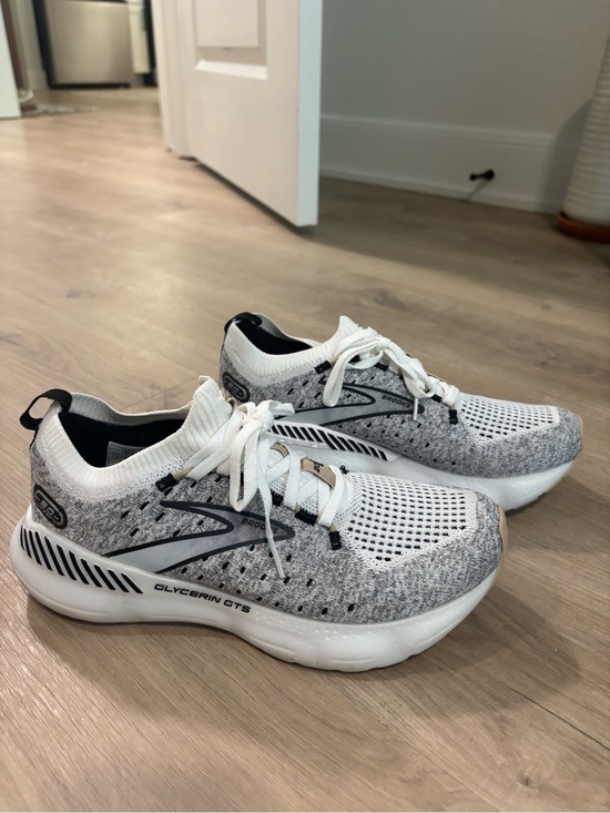 Brooks Shoes - Brooks White and Gray Women’s Athletic Running Shoes